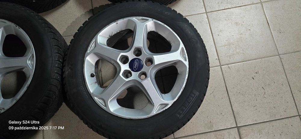 Koła i opony  zimowe Ford R16 205/55 Pirelli