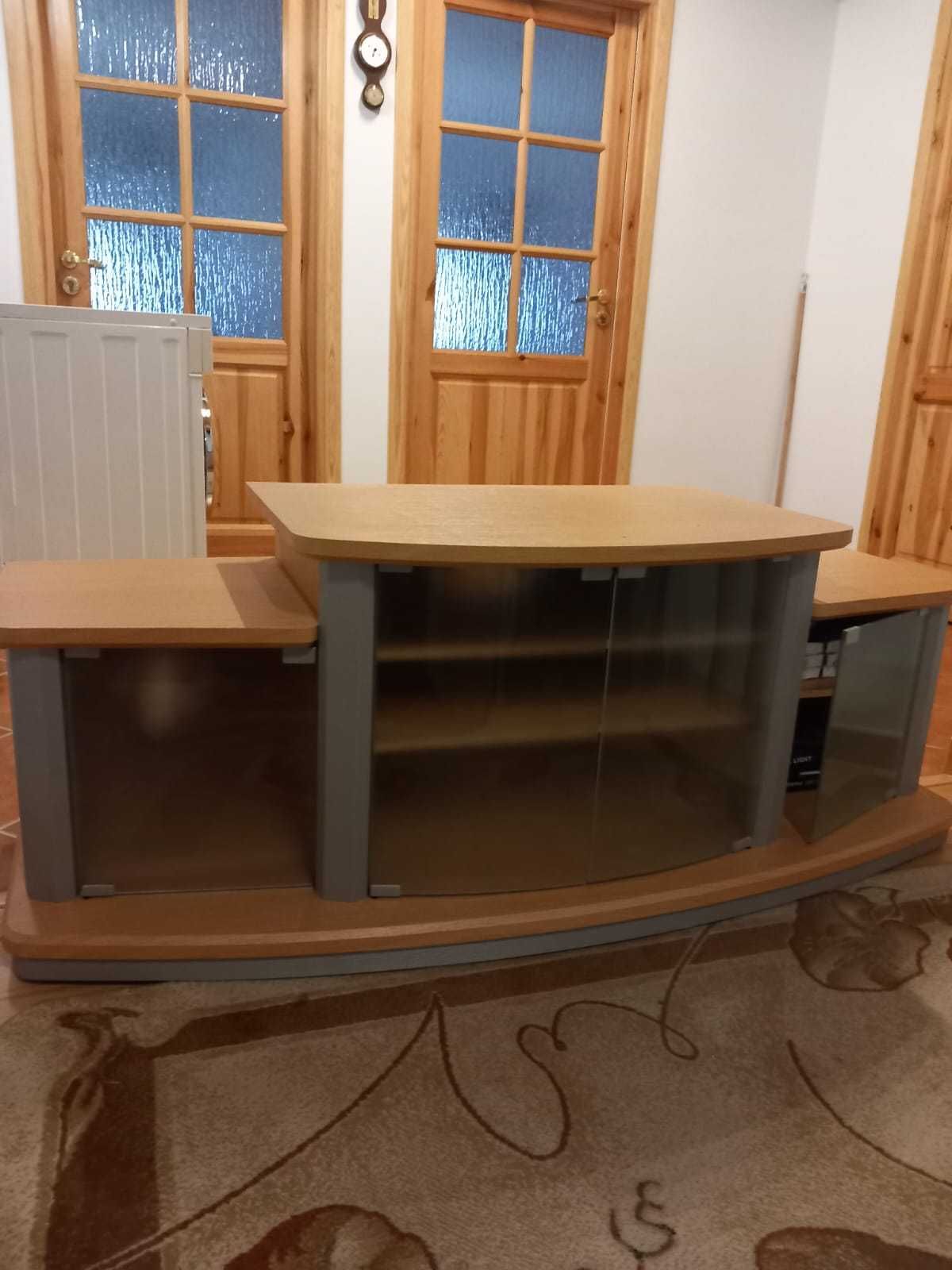 Stolik pod telewizor duży i funkcjonalny