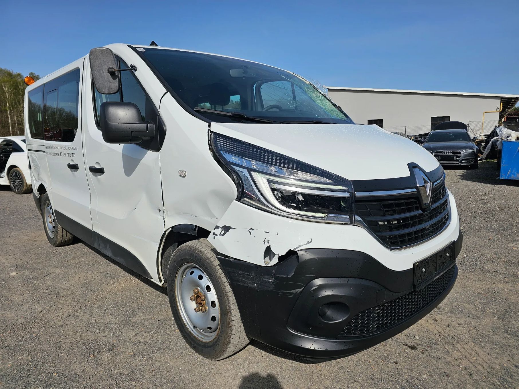 Renault Trafic 9osob, faktura, uszkodzony