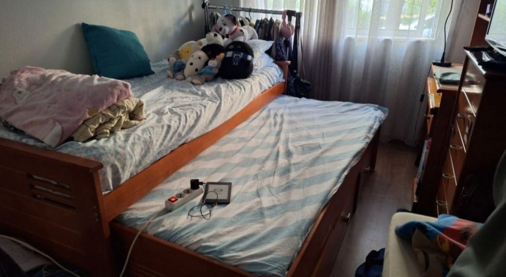 Cama com dois colchões