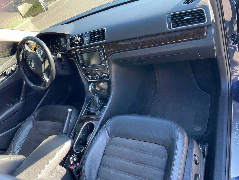 Volkswagen Passat SEL