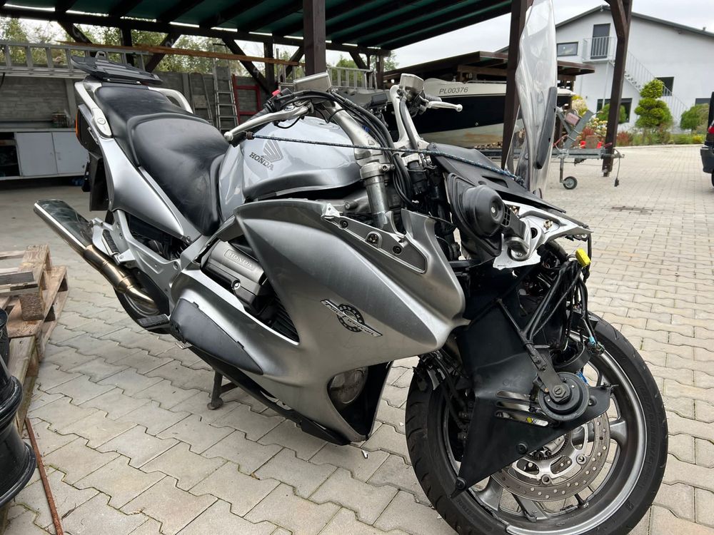 Motocykl Honda ST1300 1.3L DOHC