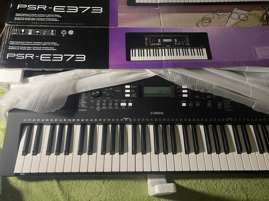Продам синтезатор Yamaha PRS-e373