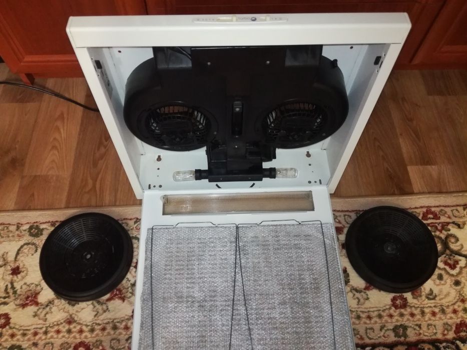 Вытяжка кухонная Turboair Tivoli Lux WH/F/50-S602