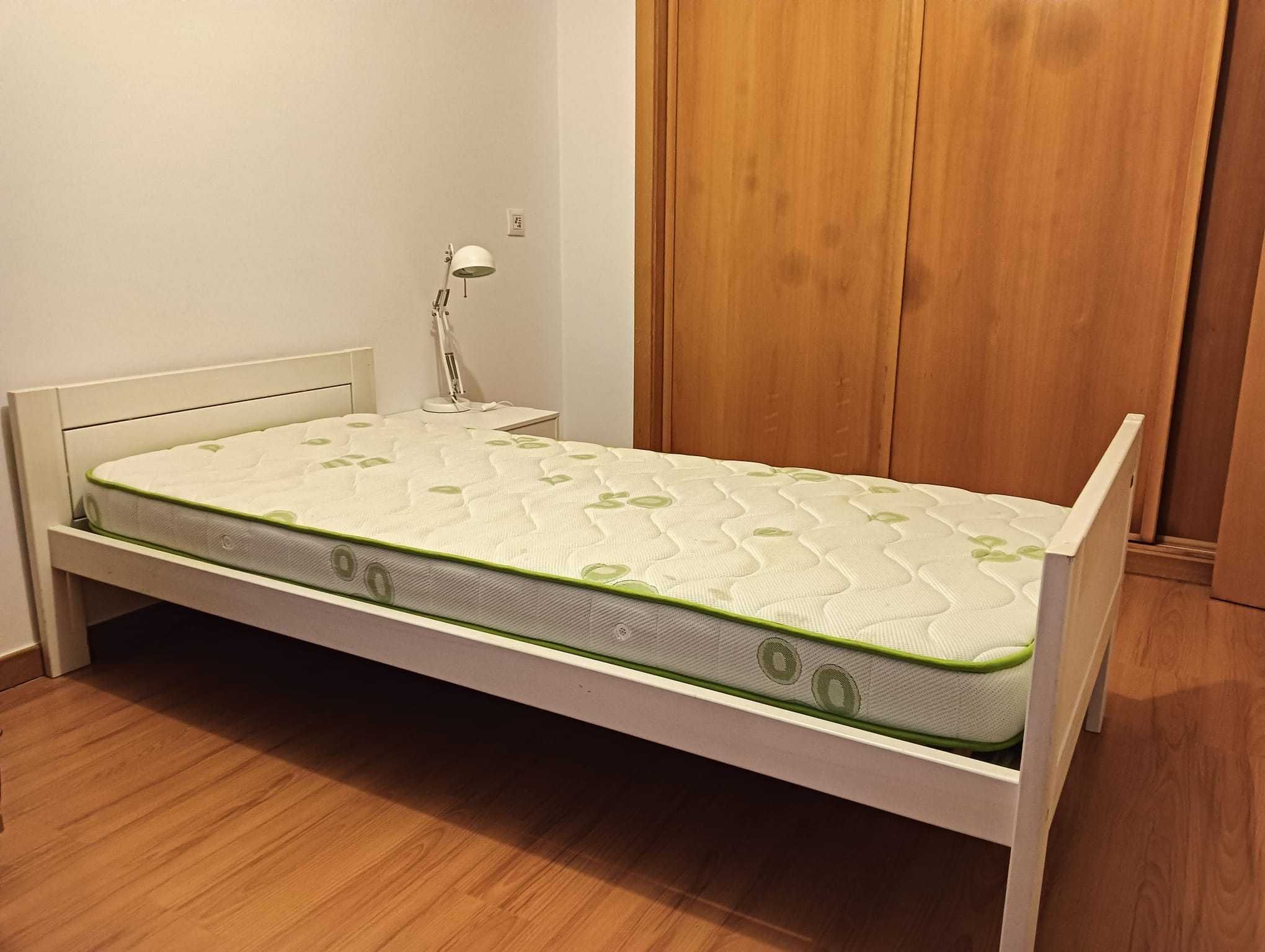 Cama de solteiro como nova