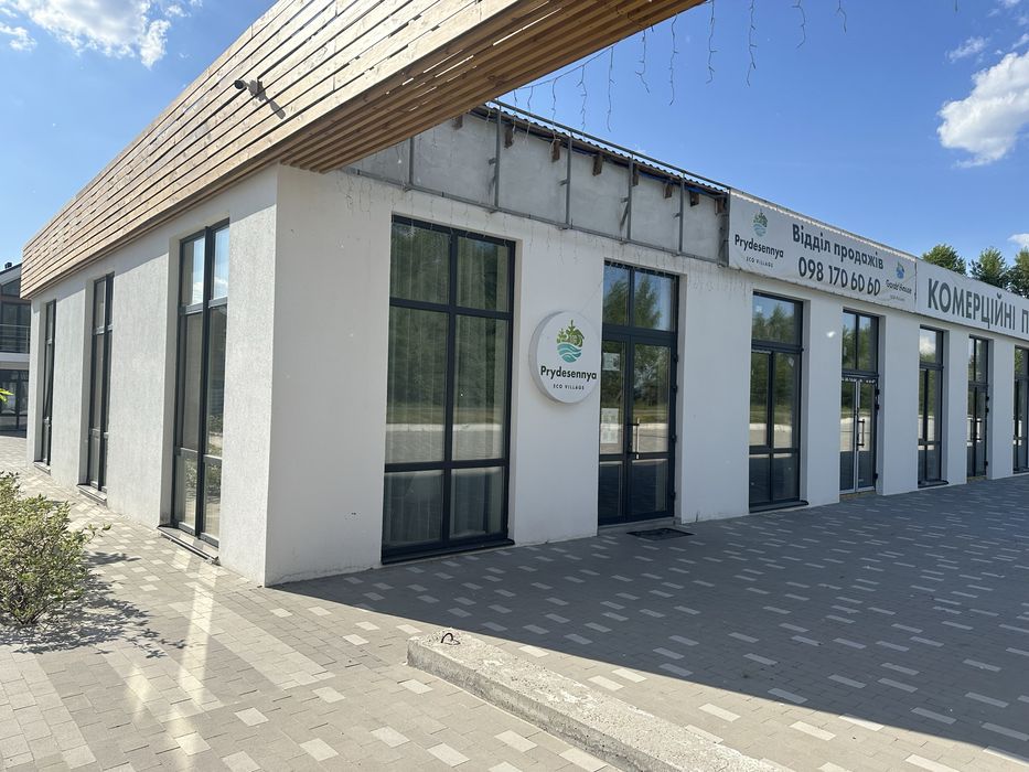 Приміщення під ваш бізнес. Вʼїзд в котеджне містечко.