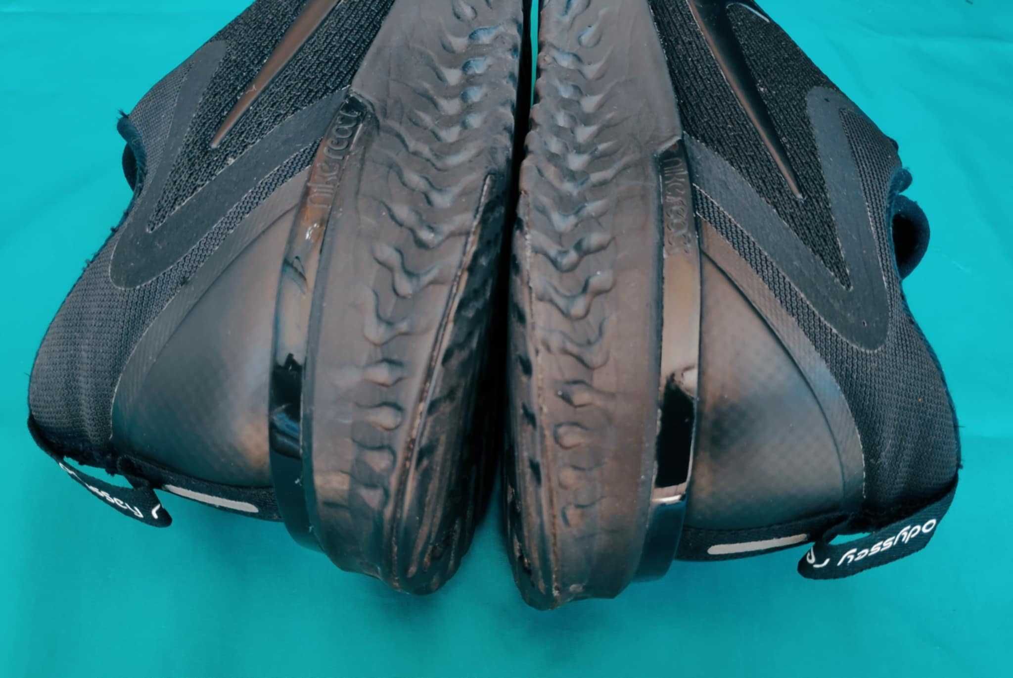 Tenis Nike react Oddessey triple black.