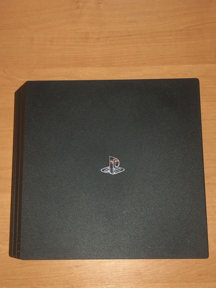 Playstation 4 Pro + Геймпад(Джойстик) з розмальовкою.