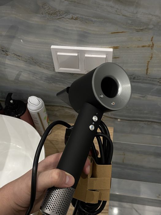 Фен Dyson supersonic