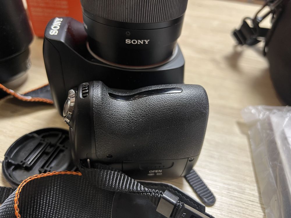 Sony A450 + два объектива 18-55 + 55-200