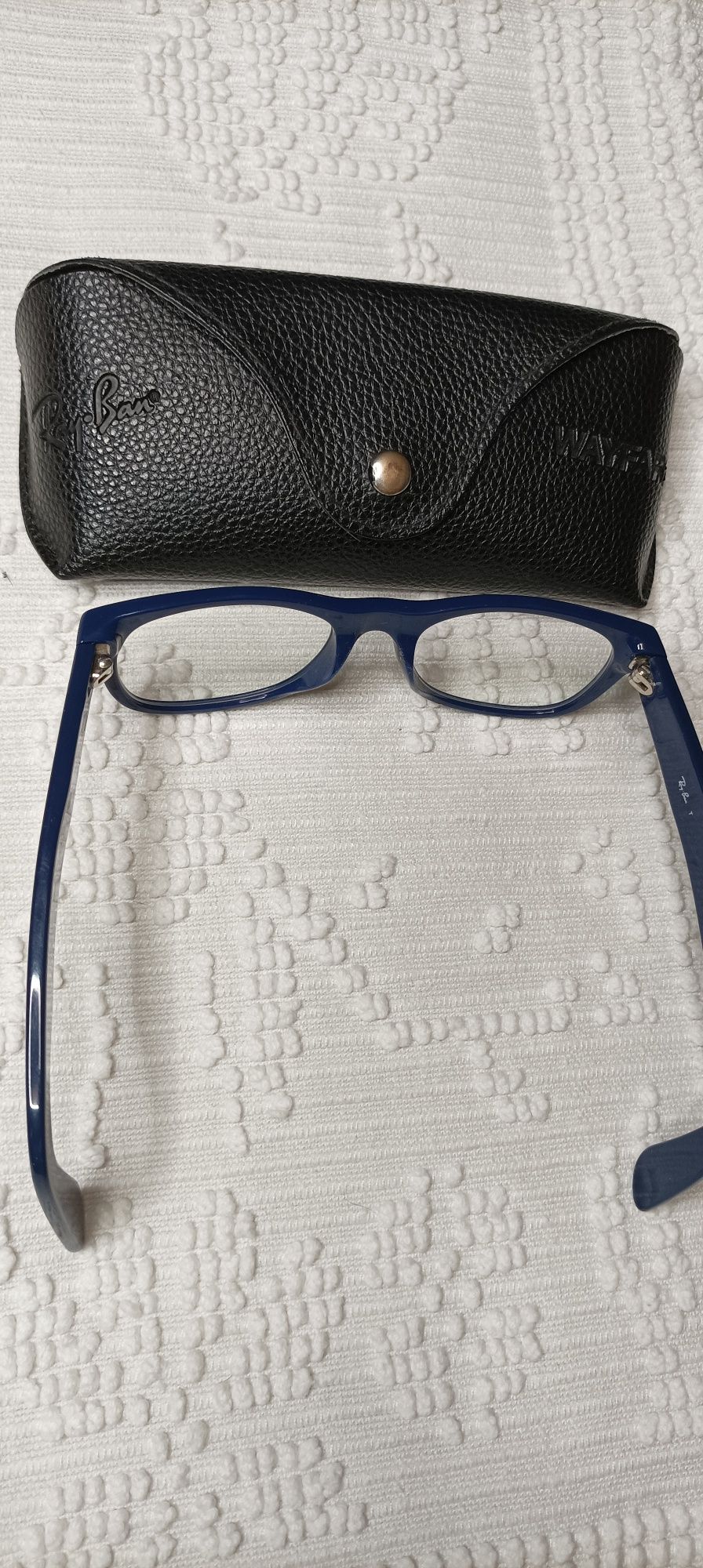 Vendo óculos da marca Ray-Ban, originais, em azul escuro, com bolsa da