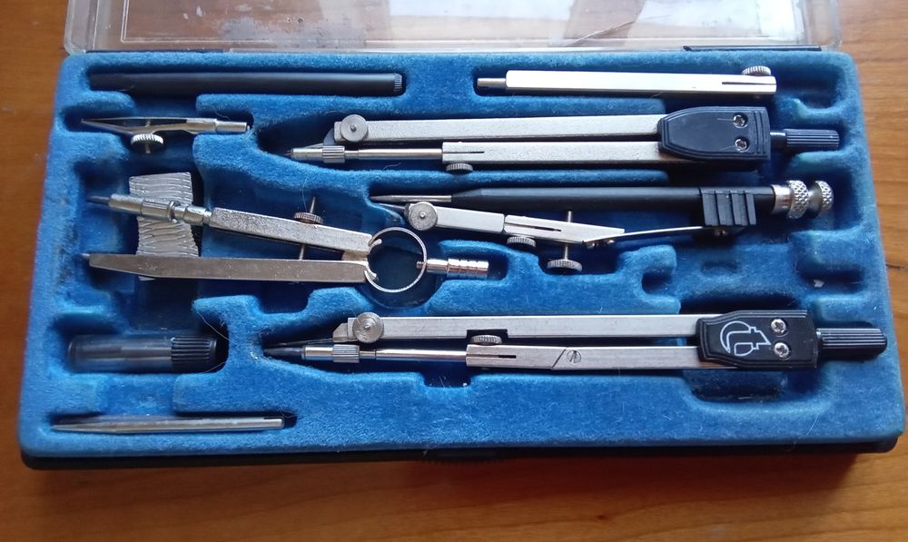 Готовальни 2 штуки