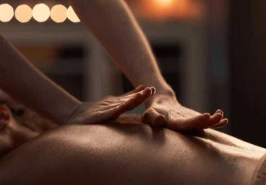 Massagem tailandesa profissional relaxante