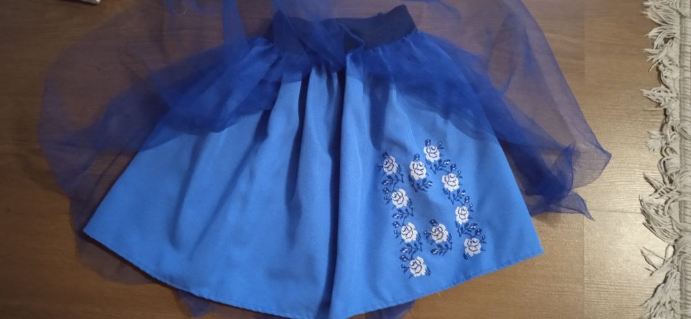 Продам вишитий костюм для дівчинки 7-10 р