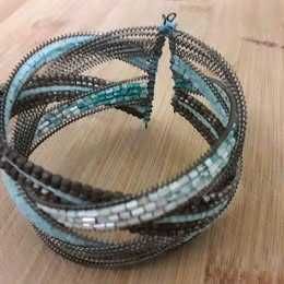 Pulseira em tons azul mar