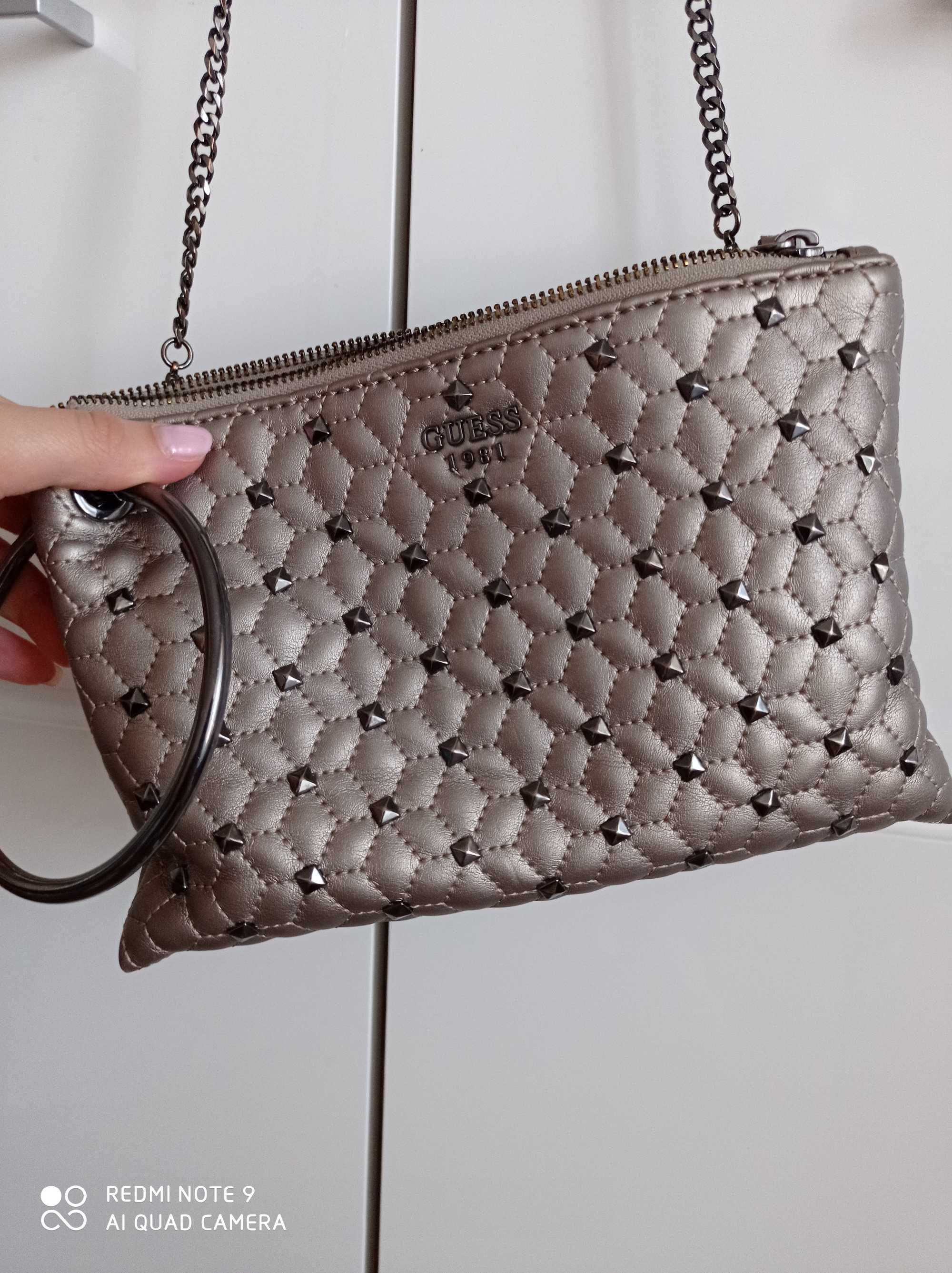 Torebka na ramię Guess srebrna z dżetami glam!