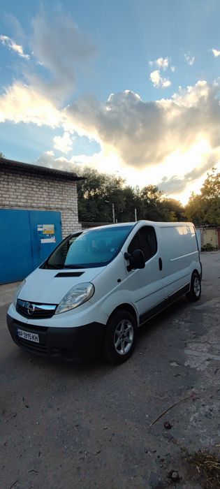 Opel Vivaro на повному ходу