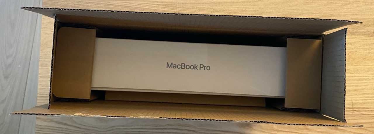 Oryginalne opakowanie Apple MacBook Pro 13"
