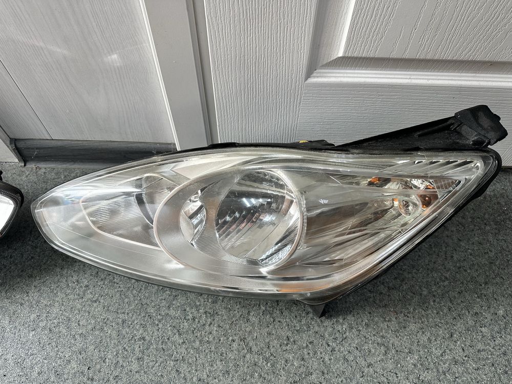 Фара передняя Ford C MAX