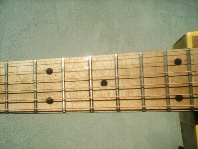 Гітара 6 - струнна. Налаштована майстром. Акорди беруться легко.