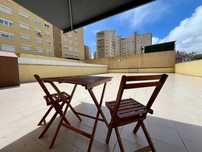 T2 em Nova Carnaxide com Terraço Exclusivo e 2 Lugares de Garagem