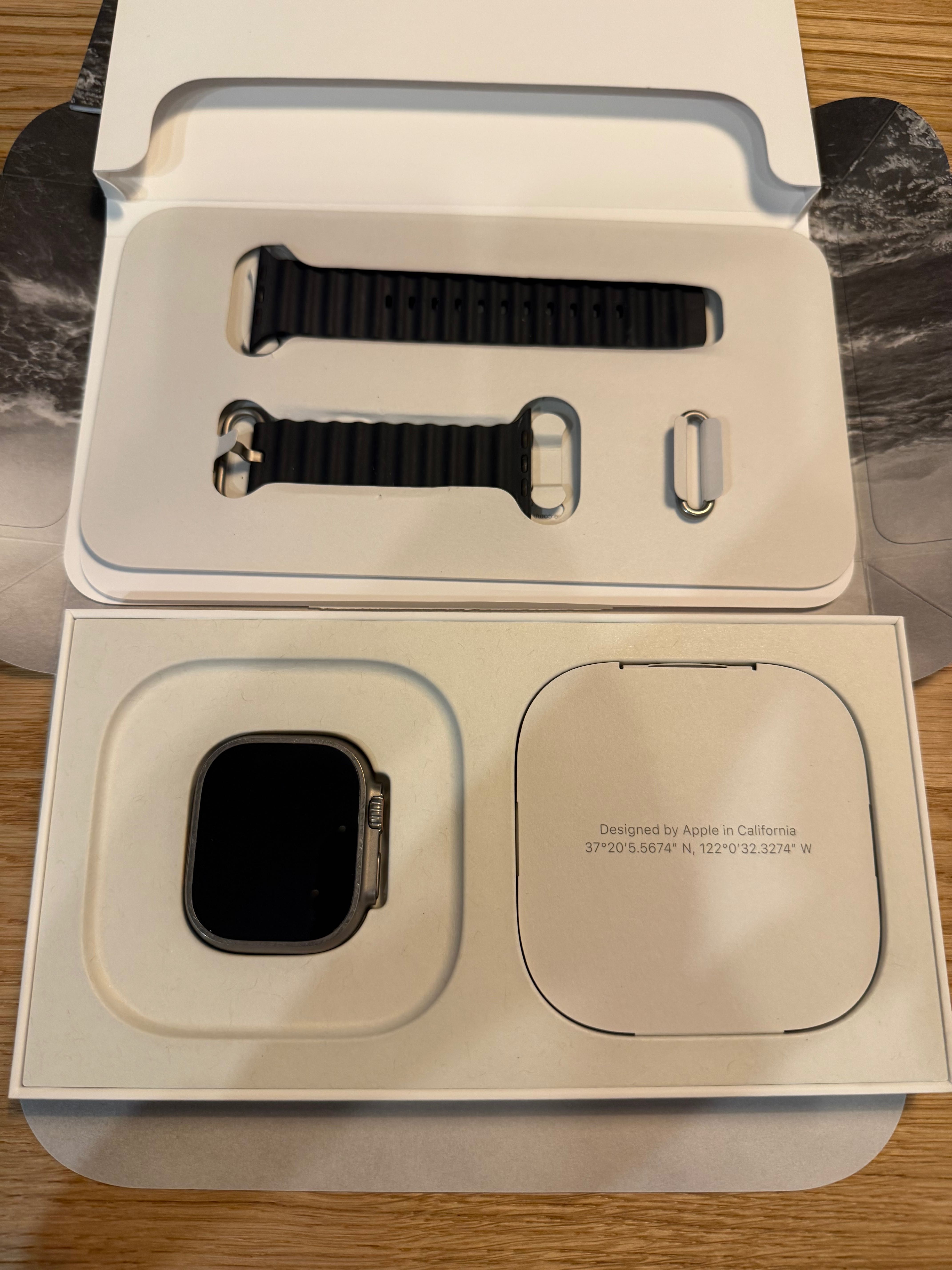 Apple Watch Ultra, 15 pasków, powerbank, kostka do ładowania.