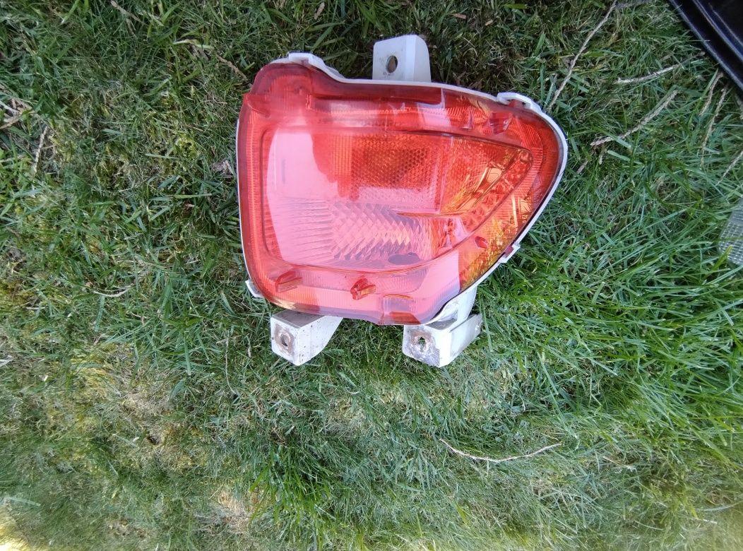 Lampa prawa przeciwmgielna toyota RAV4 III