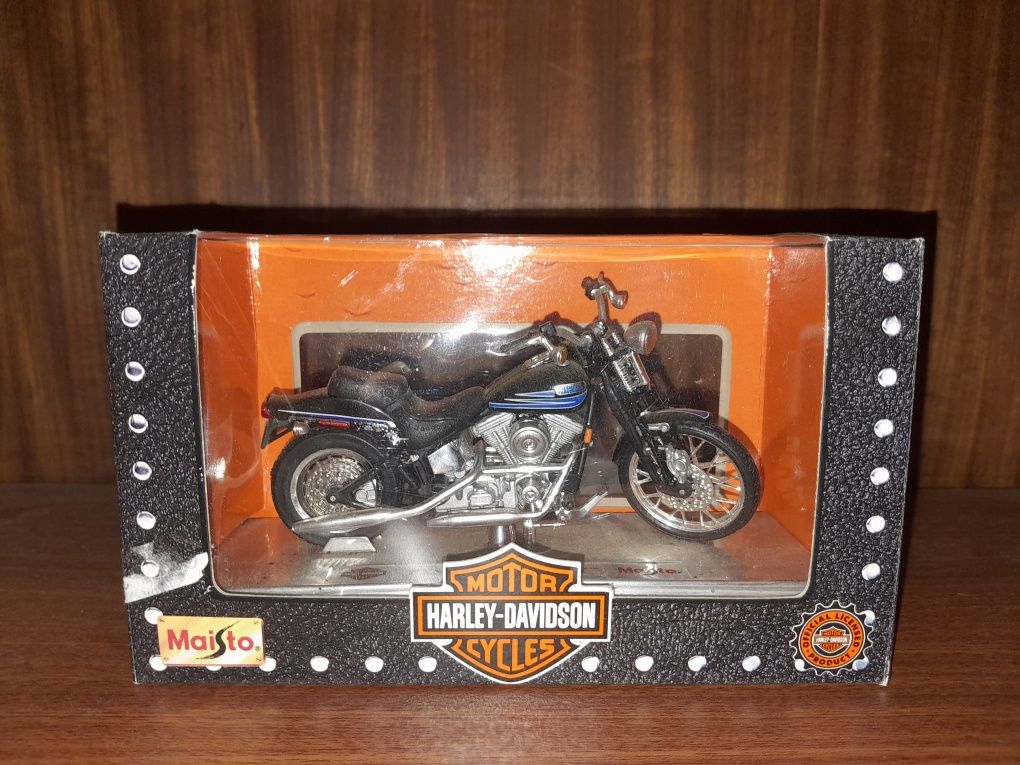 Harley-Davidson FXSTSB Bad Boy (1:18)