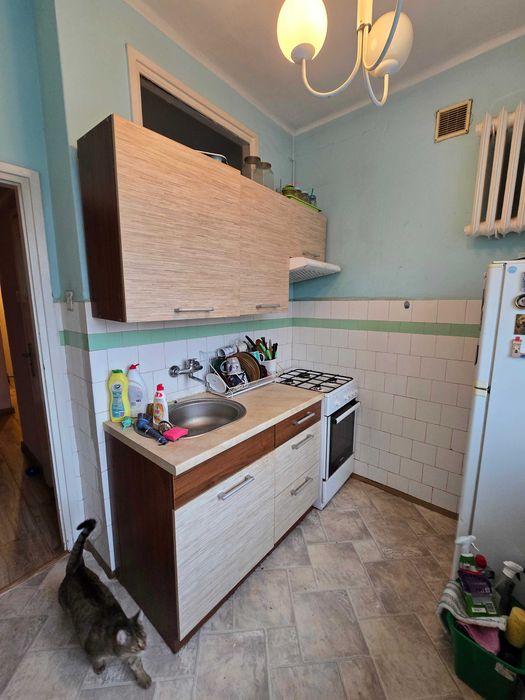 Blisko Manufaktury, mieszkanie 2 pokojowe w bloku z oddzielną kuchnią.