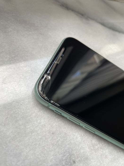 iPhone 11 128gb light green + 6 case