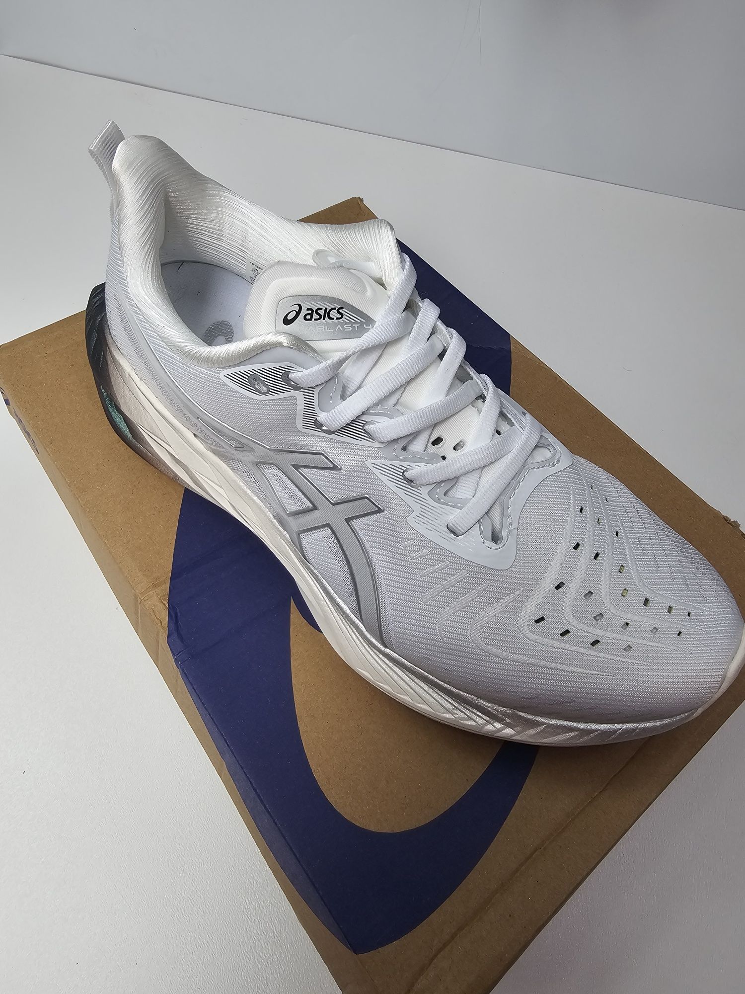Buty do biegania Asics NOVABLAST 4