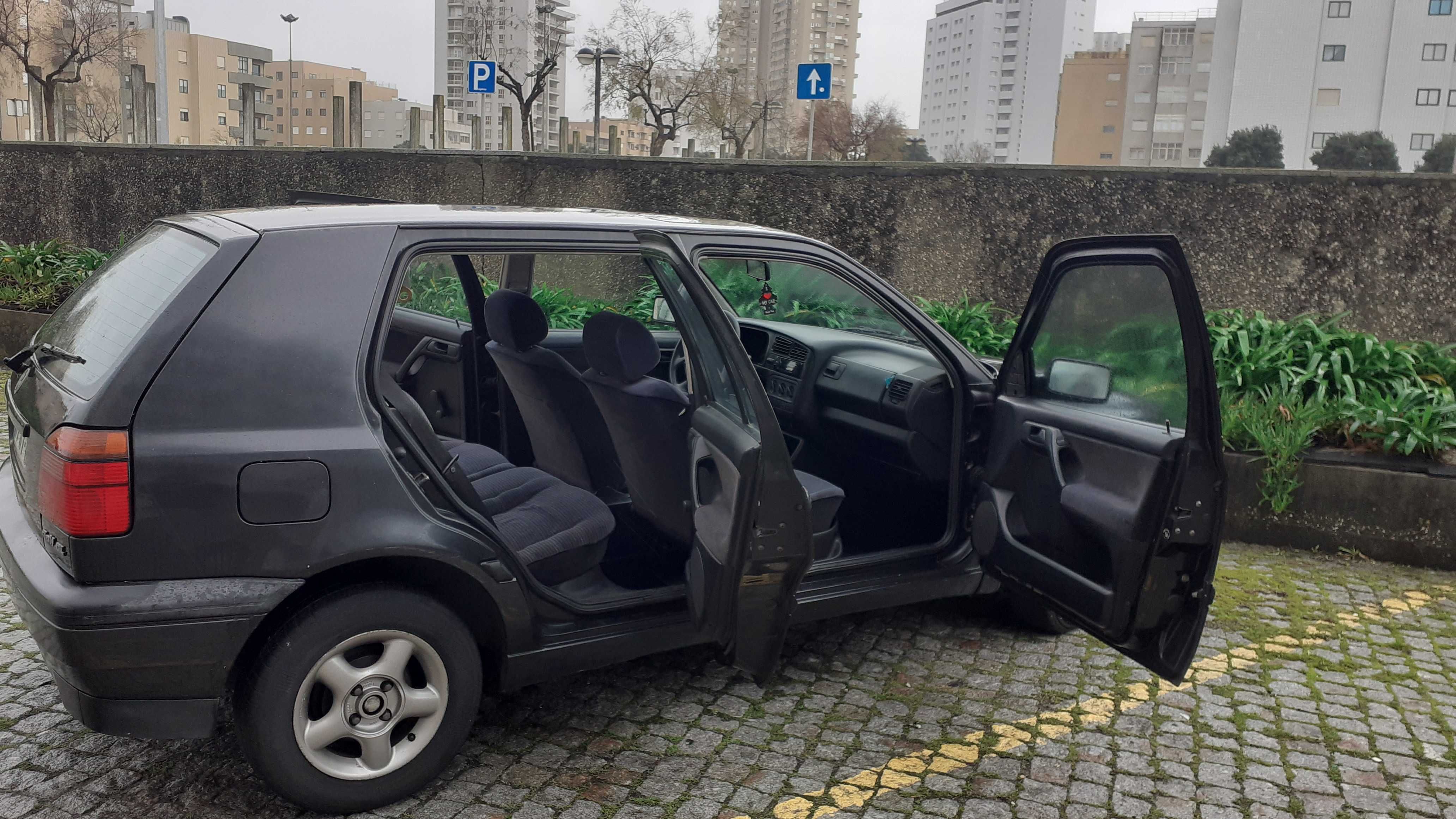 Carro ( 1993 Golf GL )
Gasolina - econômica.
Conservado.