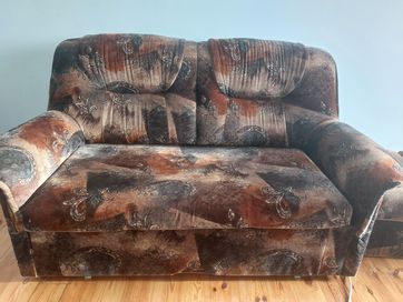 Sofa rozkładana i pufy