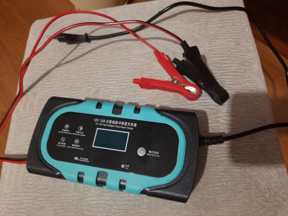 Інтелектуальна/Авто зарядка 12v 10A