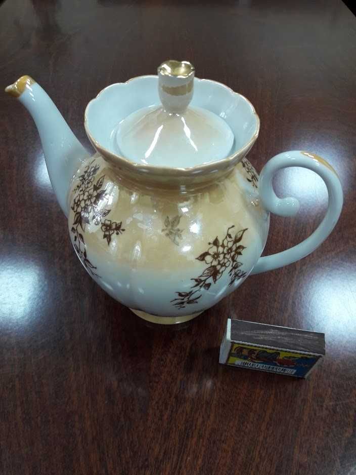 Продам заварочный чайник с чашками