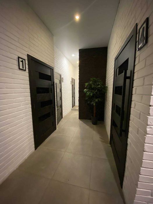 Оренда приміщення 125 кв.м на м. Позняки (фасад) без комісії!