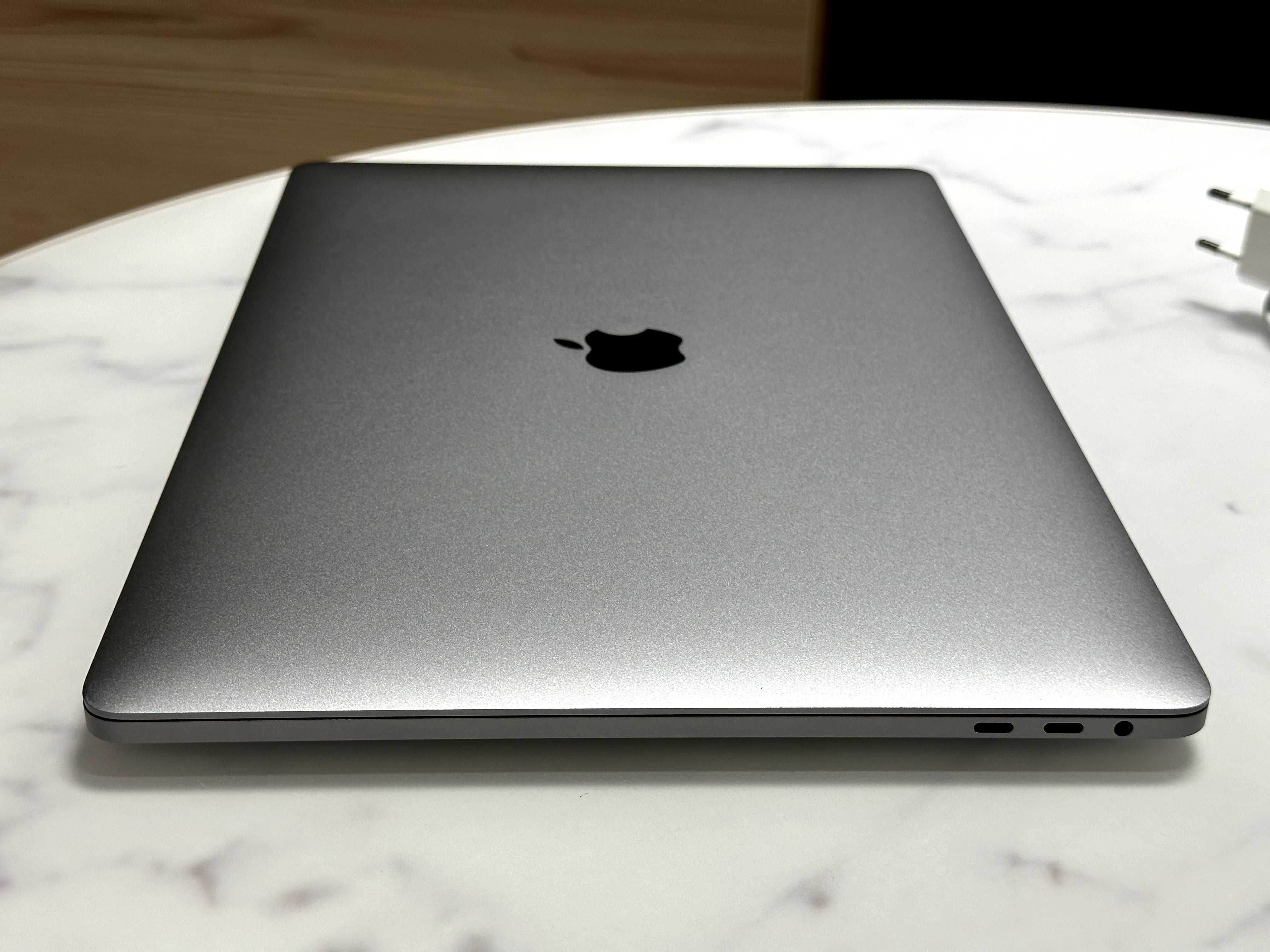 MacBook Pro 15 2018 Core i7, 16 GB RAM, 512 GB SSD