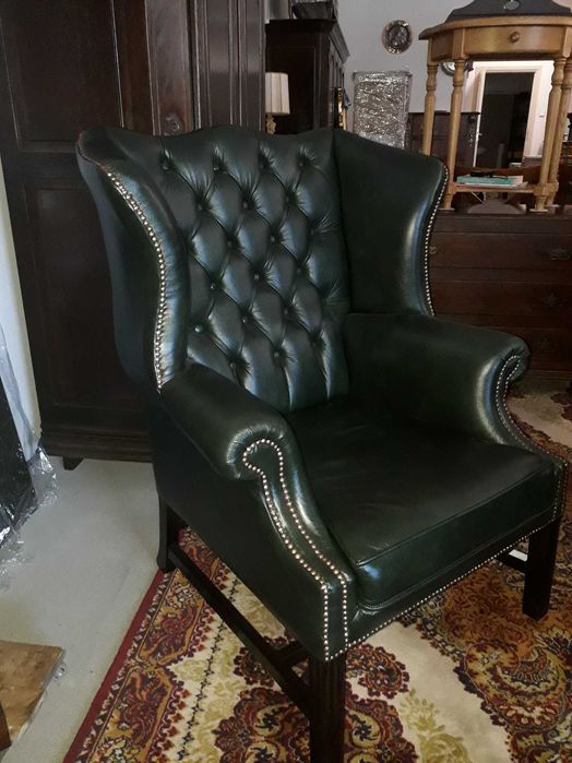 Gabinetowy fotel Chesterfield uszak skórzany