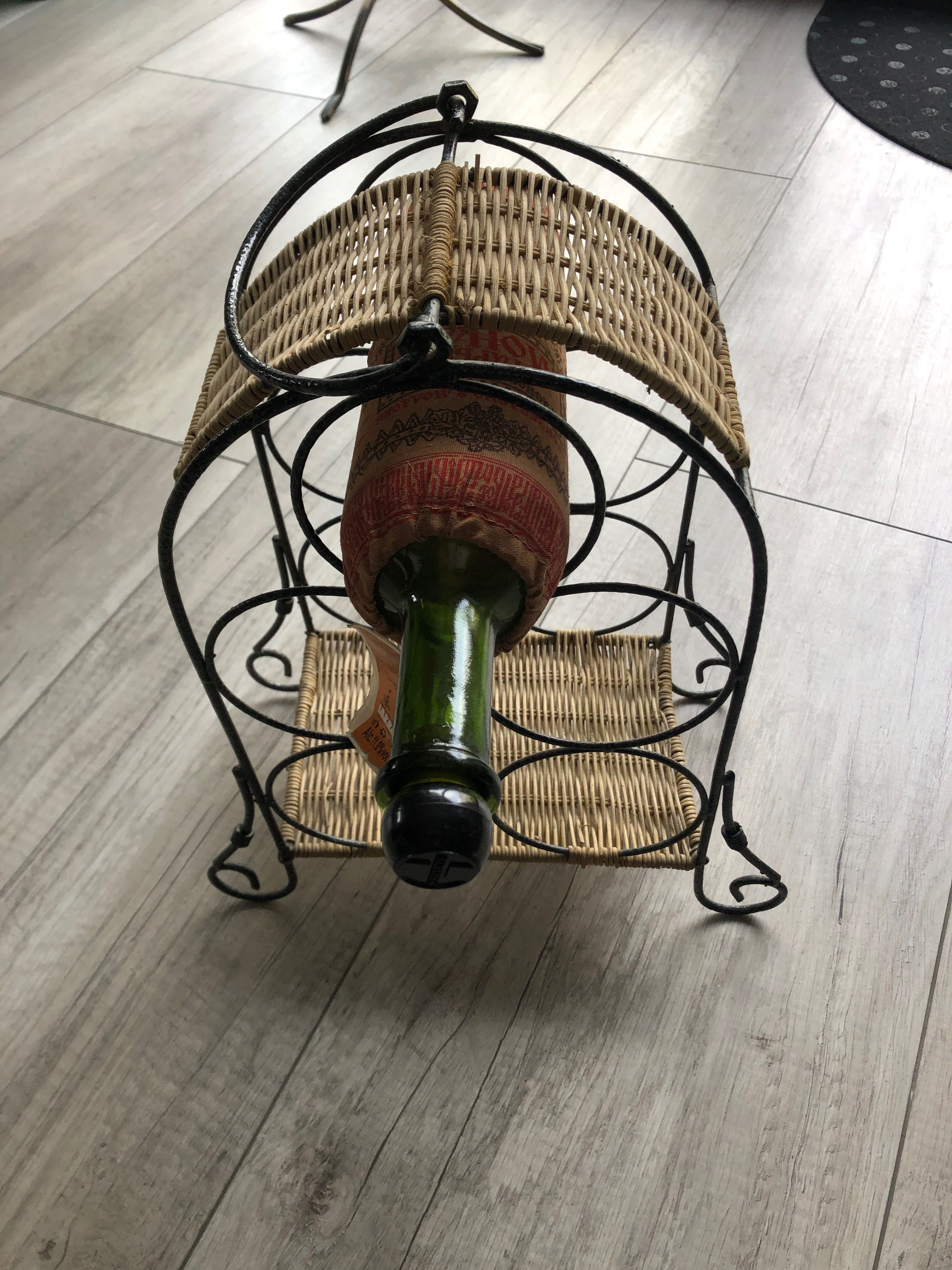 Stojak na wino na 5 butelek