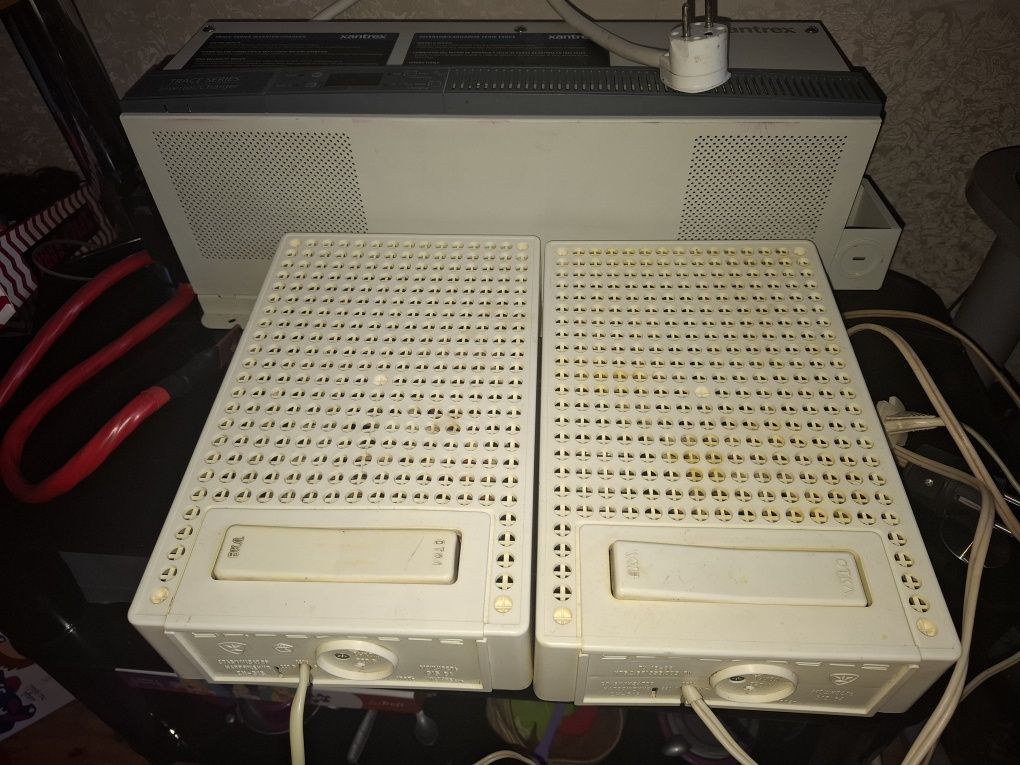 Инвертор Xantrex 2400Вт пик 4500 Канада