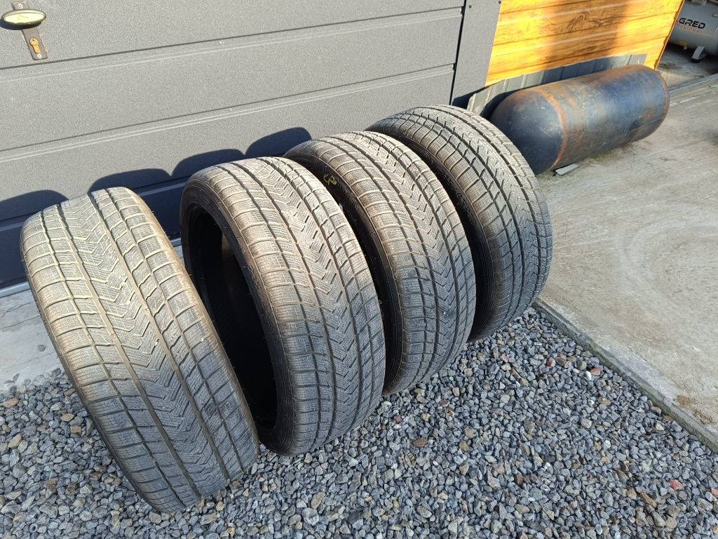 Opony zimowe 215/45r18