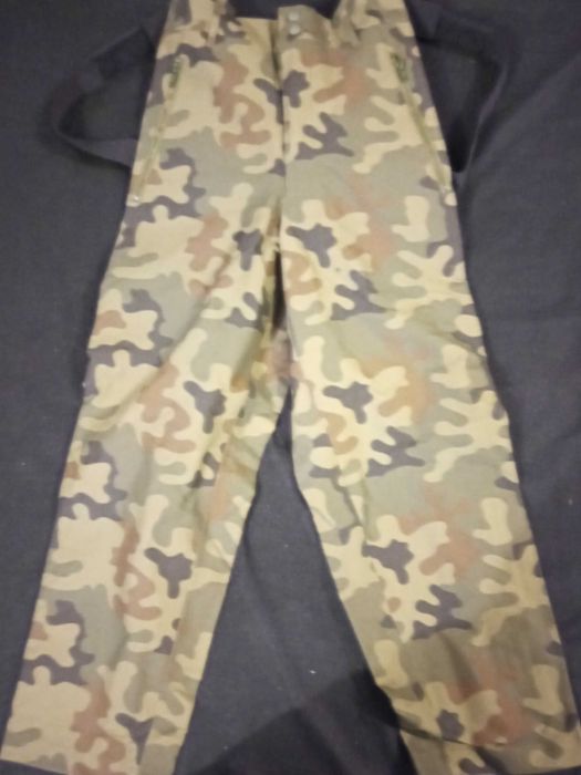 Nowe spodnie ochronne wojskowe