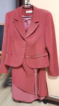 Женский костюм (юбка с пиджаком)