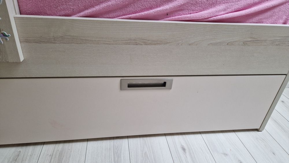 Łóżko rozm. 180 na 80  wraz z zabezpieczeniem z 2 szufladam
