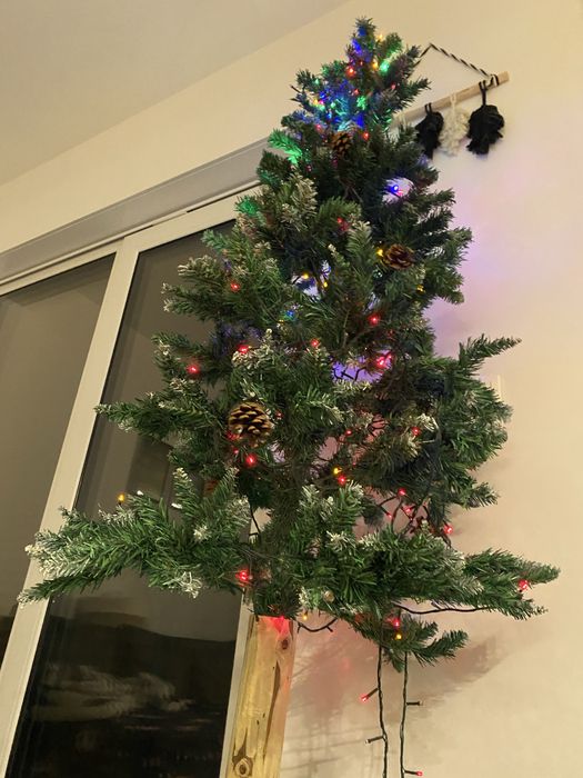 Sztuczna choinka na pniu 180cm + lampki