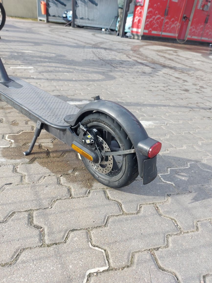 Hulajnoga mi essential
