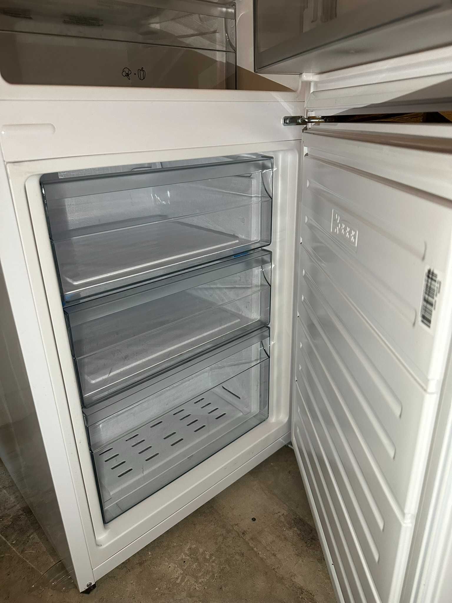 Frigorífico Combinado VOX KK3300F 170cm 268L como NOVO