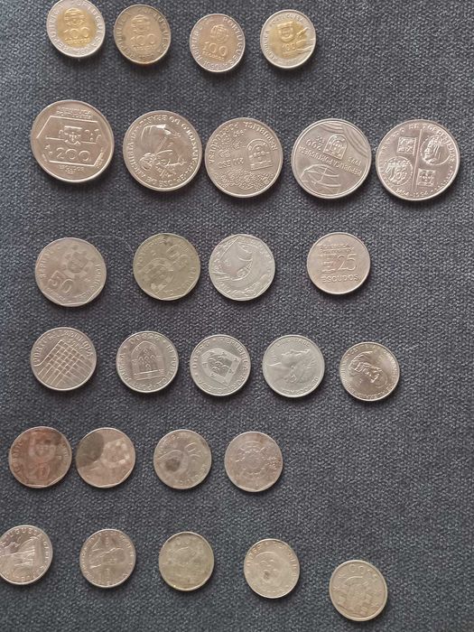 conjunto de moedas diversas