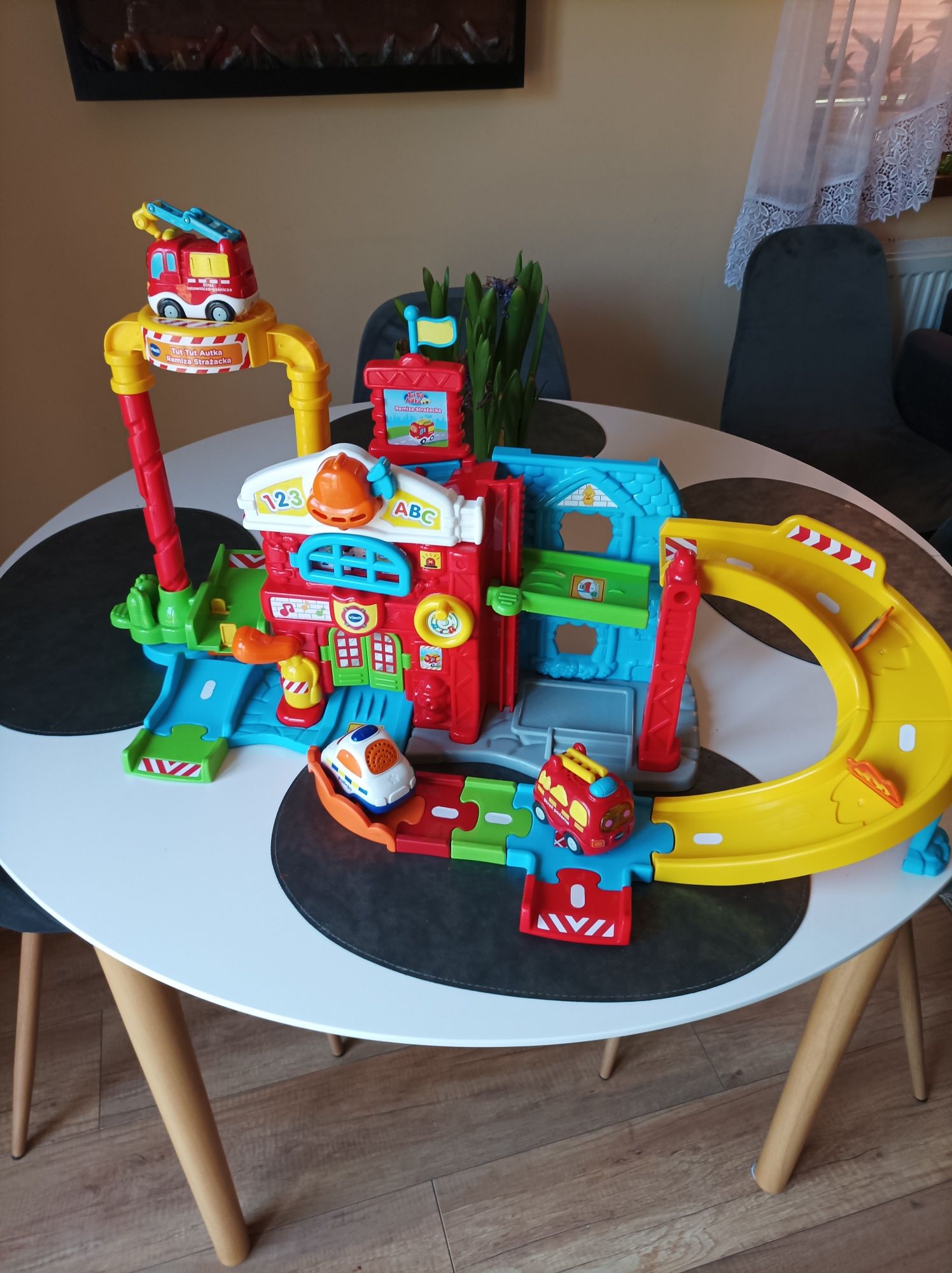 Remiza strażacka vtech tut tut autko