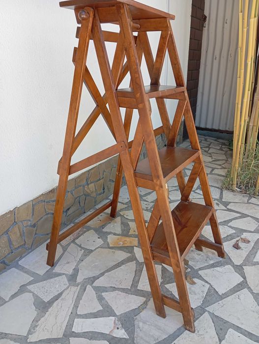 Лестница Библиотечная 115 см и Тумба тонированные стекла телевизионная